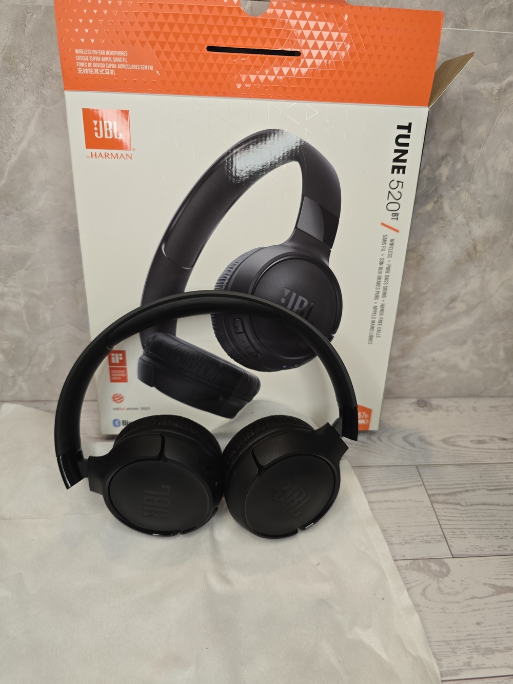 JBL Tune 520BT Wireless On-Ear Headphones - Black - Picture 9 of 9
